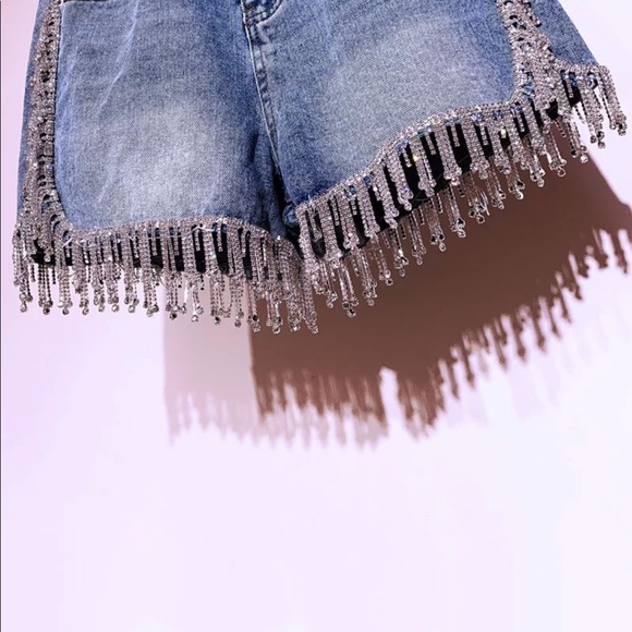 ((BACK ORDER)) Diamond Tassel Jean Shorts - Picture 3 of 4